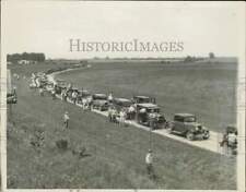 1932 Press Photo Striking miners gather for an invasion of Taylorville, Illinois picture