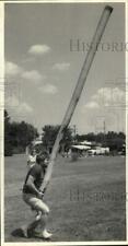 1985 Press Photo Tom McGuire warms up in Caber Toss at Scottish Games, Liverpool picture