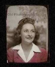 PHOTO BOOTH YOUNG LADY HAND COLORED RED & WHITE BLOUSE OLD/VINTAGE PHOTO- M430 picture