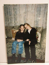 VINTAGE FOUND PHOTOGRAPH COLOR ART OLD PHOTO BLONDE GIRL SISTERS COUCH LOVE PIC picture