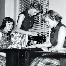 OA Photo 1940s Women Sewing Machine Home Economics Class School picture