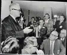 1964 Press Photo Senator Barry Goldwater and delegates in San Francisco picture
