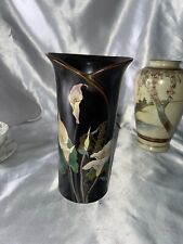 VINTAGE TOYO JAPAN CALLA LILY BLACK VASE WITH GOLD TRIM 7 1/2” picture