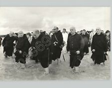 BAREFOOT MONKS Pilgrimage 1960s PIX PRESS PHOTO by  Chris Kindahl/DALMAS picture