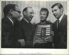 1970 Press Photo Handball champion Simie Fein honored by Jewish Community Center picture