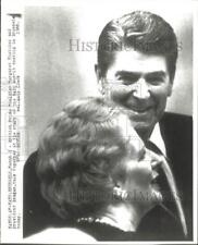 1988 Press Photo Margaret Thatcher and President Reagan talk at Brussels meeting picture