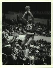 1987 Press Photo Rockets Rodney McCray Shooting for Basket - lrs05761 picture