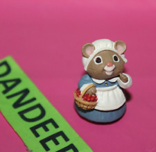 Mouse With Berries Merry Mini Keepsakes Figurine Hallmark QFM8189 1995 Miniature picture