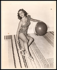 HOLLYWOOD BEAUTY LINDA CHRISTIAN CHEESECAKE 1940s STUNNING PORTRAIT PHOTO 702 picture