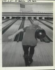 1990 Press Photo George Plesha at the Senior Olympics Bowling Tournament picture