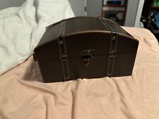 brand new vintage brown leather box with handles and no scratches picture