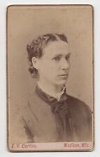ANTIQUE CDV C. 1880s E.R. CURTISS GORGOEUS YOUNG LADY IN DRESS MADISON WISCONSIN picture