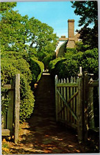 Postcard VA George Washington's Birthplace - Boxwood Walk picture