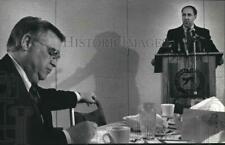 1990 Press Photo Don Hanaway, James Doyle Jr. at election debate, Milwaukee picture
