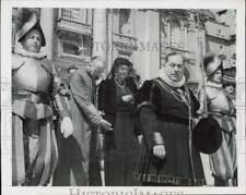 1950 Press Photo Grand Duchess Charlotte of Luxembourg with entourage at Vatican picture