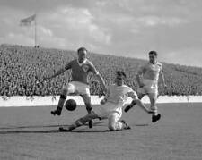 Veteran Blackpool England inside-right Stanley Matthews action- 1956 Old Photo picture