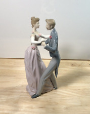 Lladro Porcelain Figurine ANNIVERSARY DANCE #1372 Man Woman Couple Waltz 1978 picture
