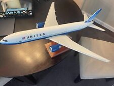 United Airlines B-777 Aircraft Model picture