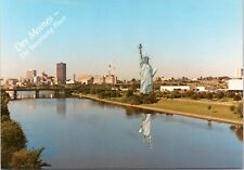 Postcard IA Des Moines The Surprising Place Statue of Liberty Des Moines River picture