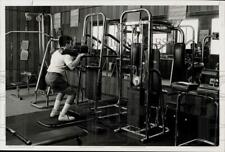 1985 Press Photo Julio Driggs Exercising at Fort Indiantown Gap Gym - pna15928 picture