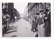 Original WWII Snapshot Photo FREE FRENCH PARADE LIBERATE 1944 LYON FRANCE 946 picture