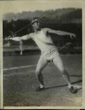 1930 Press Photo Emery Curtice of UC track team at javelin throw at IC4A meet picture