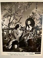 SPECTACULAR VINTAGE RARELY SEEN 8x10 PHOTO SIGNED BY PAULETTE GODDARD AS 
