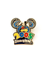 Disney Pin Disneyland Resort 2005 Mickey Mouse Where the Party Never Ends picture