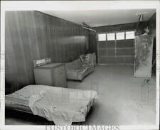 1977 Press Photo Spanish Camp Community garage where patient was confined. picture