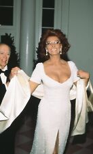 KCE1-77 SOPHIA LOREN BUSTY ACTRESS OVER 40 & LOOKING GOOD ORIG 35MM COLOR SLIDE picture
