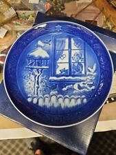 Royal Copenhagen 2001 Annual Christmas Plate WATCHING THE BIRDS  With Box picture