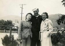 ZZ381 Vtg Photo NAVY MAN WITH TWO WOMEN, WWII ERA c 1940's picture
