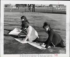1965 Press Photo Students drawing at Manatee County Agricultural Center picture