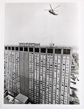 1984 Sheraton Hotel Helicopter Delivery New Air Conditioner Vintage Press Photo picture
