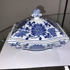 VINTAGE BOMBAY BLUE AND WHITE PORCELAIN DISH WITH LID - WHITE WITH BLUE FLORAL picture