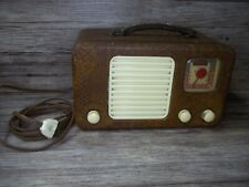 vintage trav-ler radio model 5028-a w/ cord works 1947  leather handle good  Z39 picture