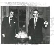 1987 Press Photo Brian Mulroney and President Reagan share laugh in Ottawa picture