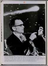 1973 Astronomer Lubos Kohoutek Discovery Comet Newsmen Science Wirephoto 8X10 picture