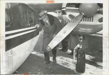 1956 Press Photo Estes Kefauver boards plane for campaign tour, Minneapolis picture