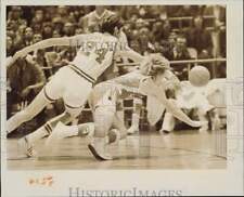 1974 Press Photo North Carolina State vs UNC, College Basketball Game Action picture