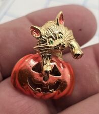 VTG Lapel Pinback Gold Tone Pumpkin Cat Halloween Spring Cat Jack O Lantern picture