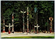 Totem Poles, Stanley Park, Vancouver, British Colombia, Canada - Postcard picture