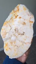 Beautiful all-natural raw quartz picture