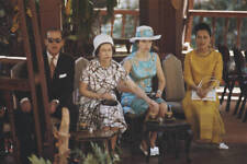 Queen Elizabeth Ii With Queen Consort Sirikit Of Thailand In Bangkok 1972 PHOTO picture