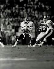 1989 Press Photo Walton intercepts football during Giants game - afa75023 picture