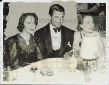 1936 Press Photo Gary Grant, Mary Brian & Wendy Barrie at the Cocoanut Grove, LA picture