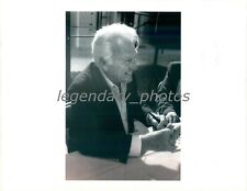 1994 Actor Eddie Albert Signs Autographs Original News Service Photo picture