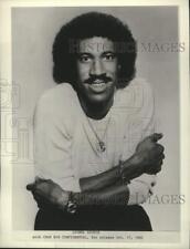 1982 Press Photo Recording artist Lionel Richie - tup04117 picture