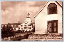QUÉBEC The French Province The old church and the C. S. L. HOTEL Postcard picture