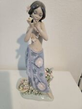 Lladro Aroma of the Islands Girl Figurine #1480 Hawaiana Oliendo Flores picture